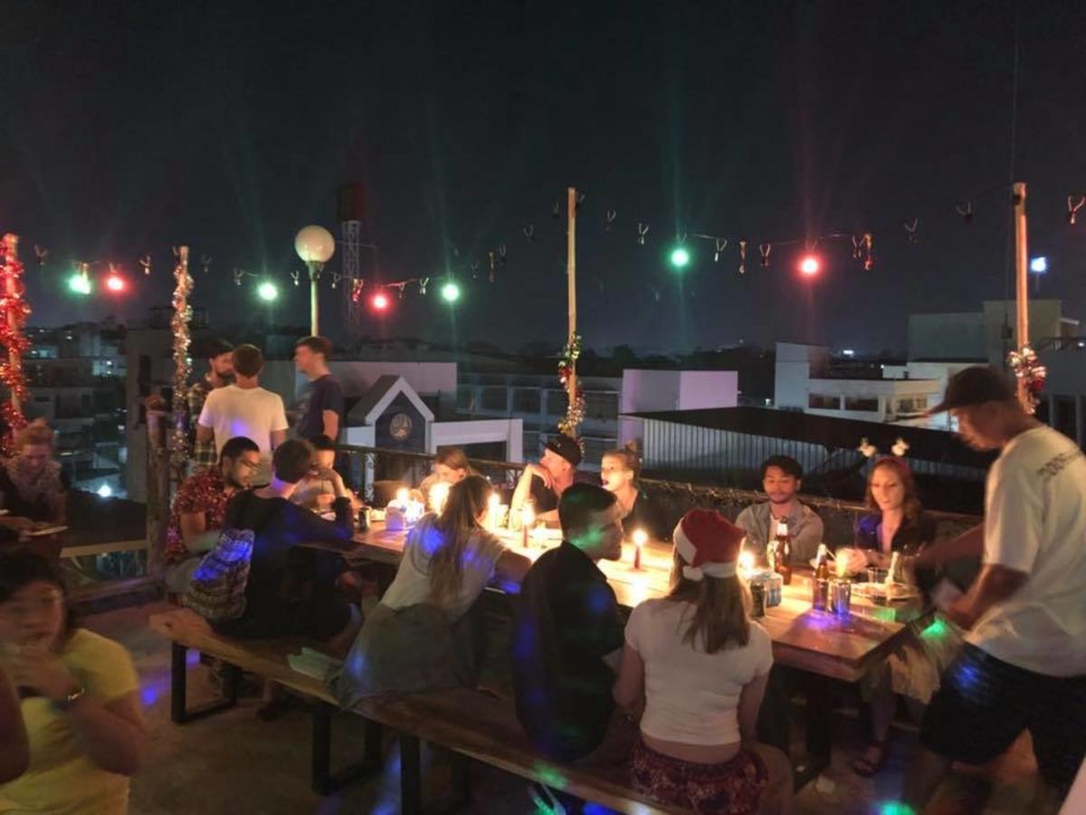 Hug Hostel Rooftop 치앙마이 외부 사진